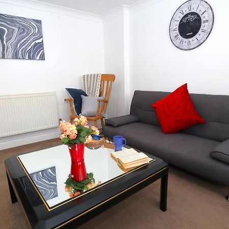 New Sunset Square Eastbourne 2 Bed Apartment, Long Stay Welcome מראה חיצוני תמונה
