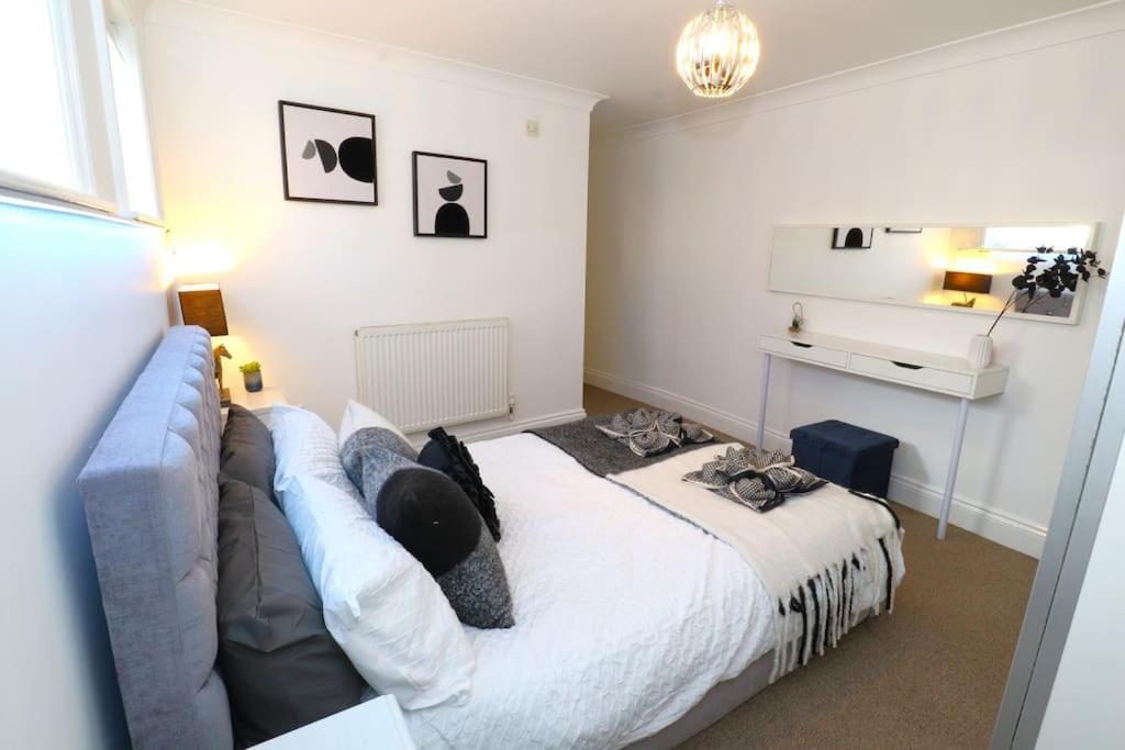 New Sunset Square Eastbourne 2 Bed Apartment, Long Stay Welcome מראה חיצוני תמונה