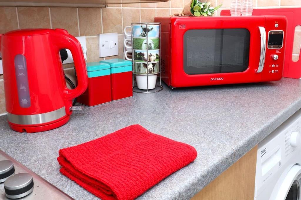 New Sunset Square Eastbourne 2 Bed Apartment, Long Stay Welcome מראה חיצוני תמונה