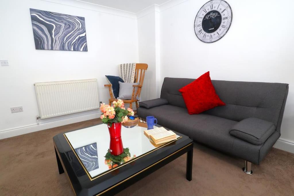 New Sunset Square Eastbourne 2 Bed Apartment, Long Stay Welcome מראה חיצוני תמונה