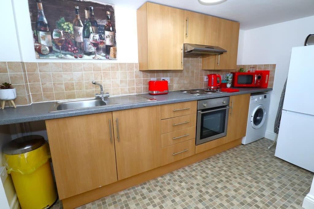 New Sunset Square Eastbourne 2 Bed Apartment, Long Stay Welcome מראה חיצוני תמונה