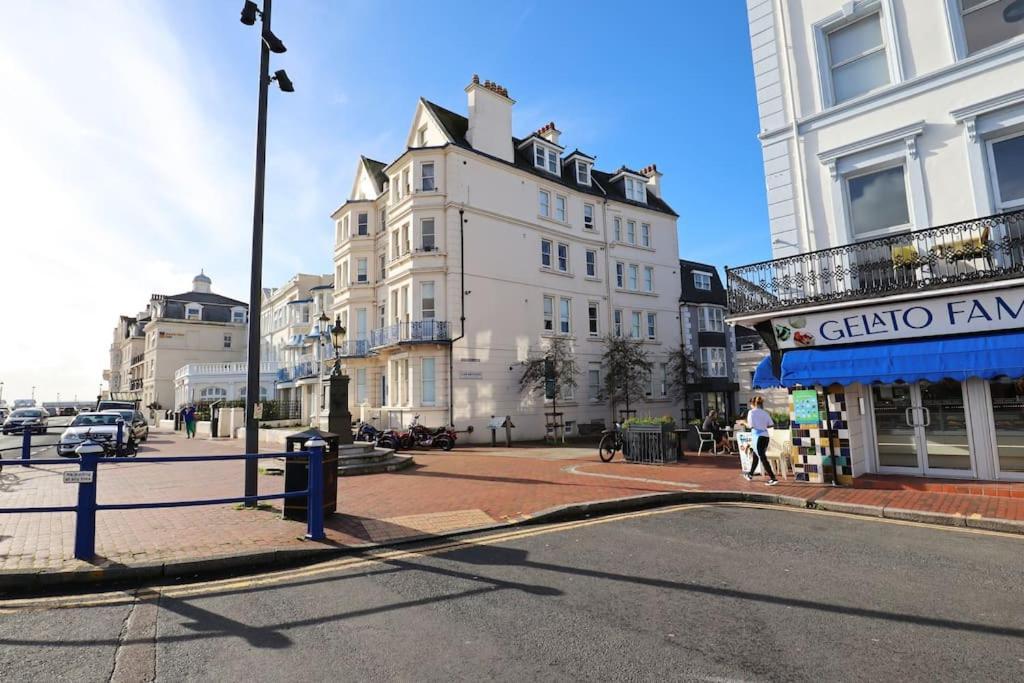 New Sunset Square Eastbourne 2 Bed Apartment, Long Stay Welcome מראה חיצוני תמונה