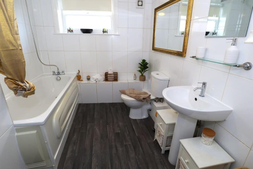 New Sunset Square Eastbourne 2 Bed Apartment, Long Stay Welcome מראה חיצוני תמונה
