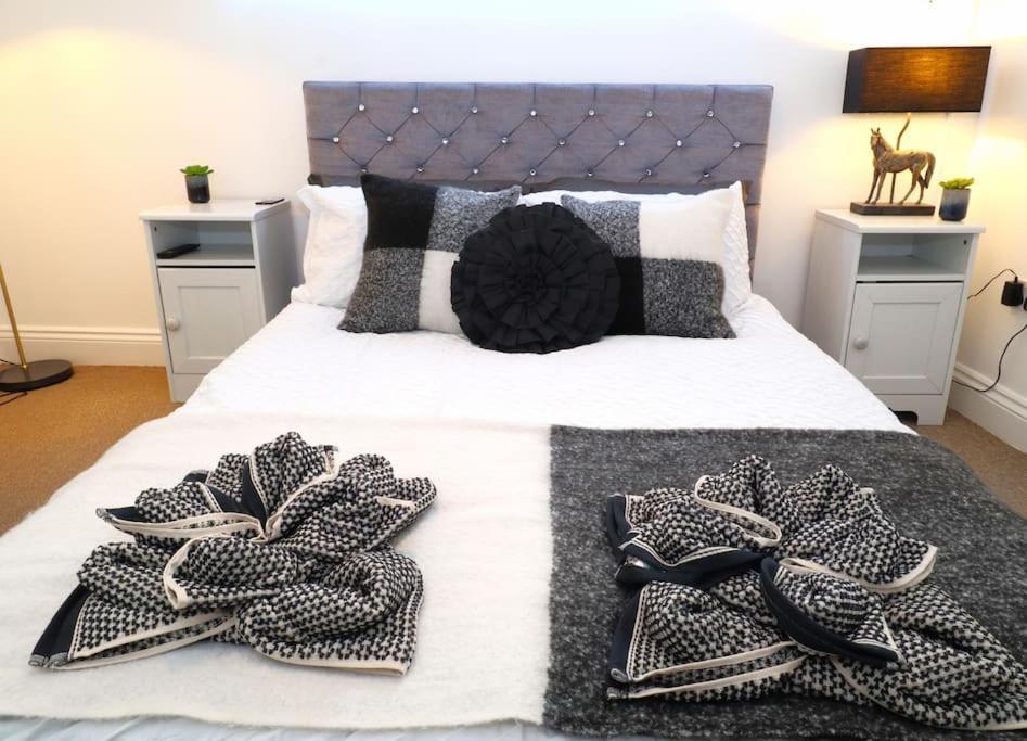 New Sunset Square Eastbourne 2 Bed Apartment, Long Stay Welcome מראה חיצוני תמונה