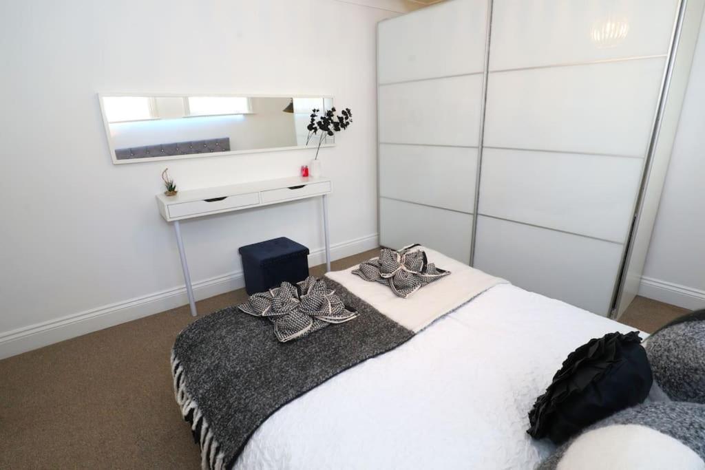 New Sunset Square Eastbourne 2 Bed Apartment, Long Stay Welcome מראה חיצוני תמונה