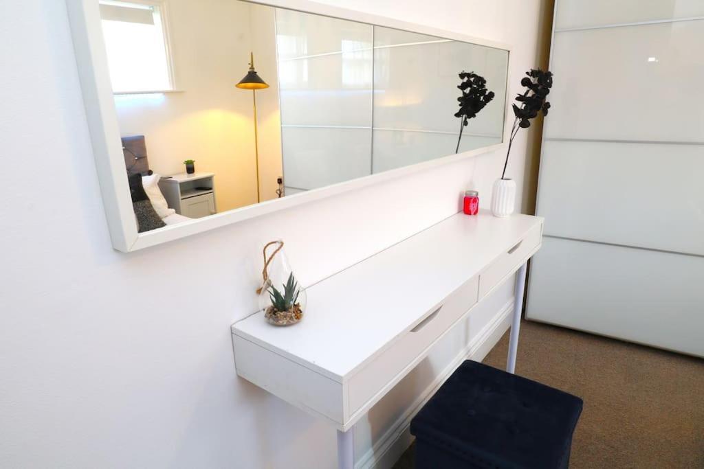 New Sunset Square Eastbourne 2 Bed Apartment, Long Stay Welcome מראה חיצוני תמונה