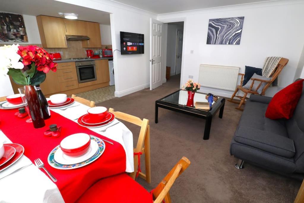 New Sunset Square Eastbourne 2 Bed Apartment, Long Stay Welcome מראה חיצוני תמונה