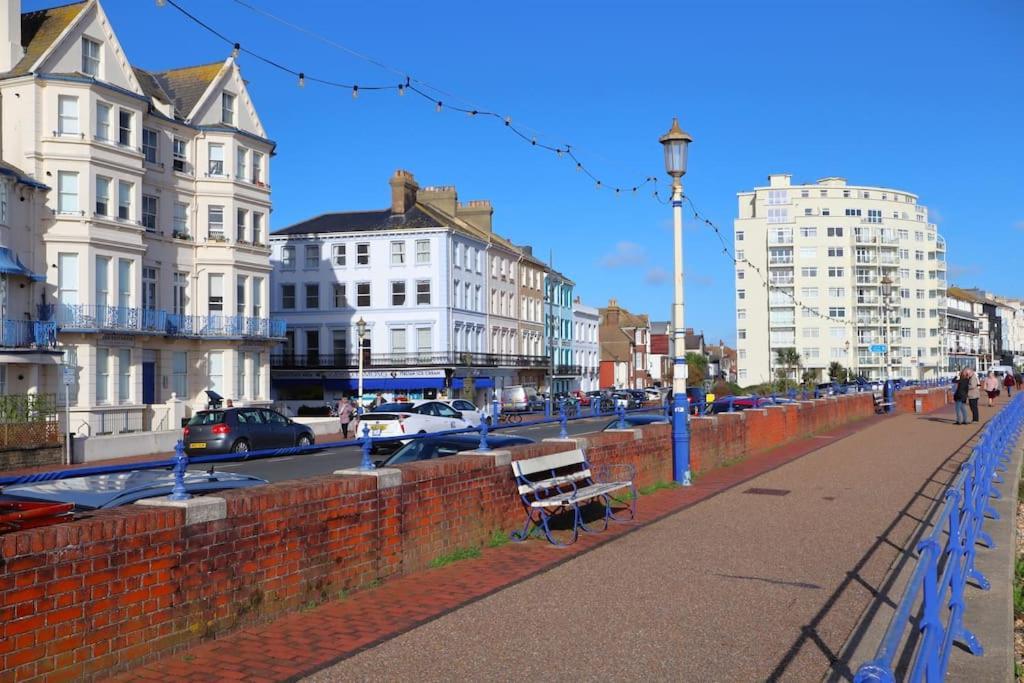 New Sunset Square Eastbourne 2 Bed Apartment, Long Stay Welcome מראה חיצוני תמונה